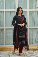 Load image into Gallery viewer, Pure Black Cotton Full Set with Mal Cotton Dupatta
