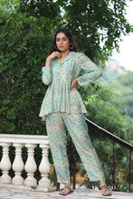 Load image into Gallery viewer, Green Muslin Co-ord Set
