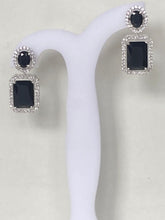 Load image into Gallery viewer, Zircon Earrings
