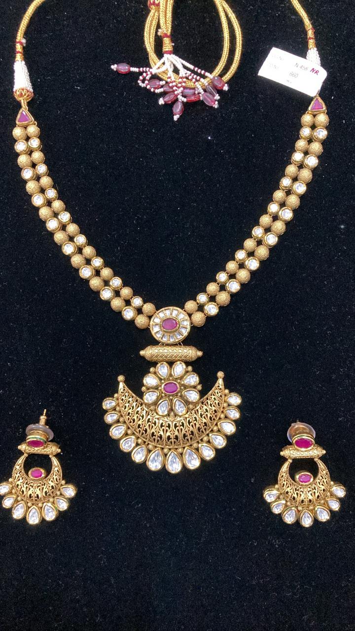 Kundan Jewelry Set